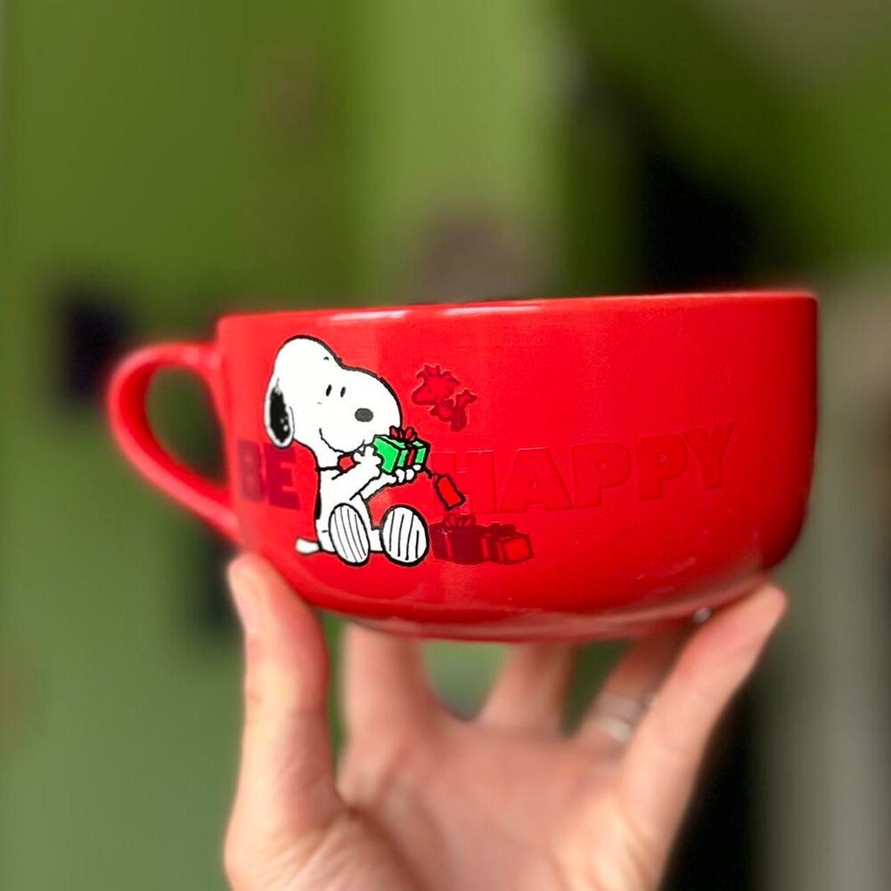 Large Crimson Red Peanuts Snoopy Kitchen Soup Collectible Mug "Be Happy" - Picture 2 of 5
